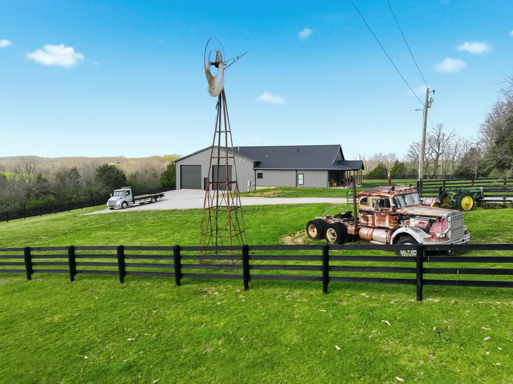 279 Dossett Lane Harrodsburg KY 40330