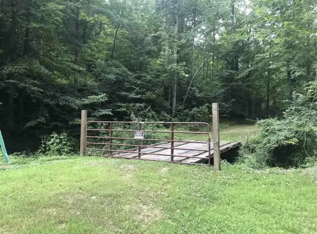 3252 Scotts Branch Road Vanceburg KY 41179
