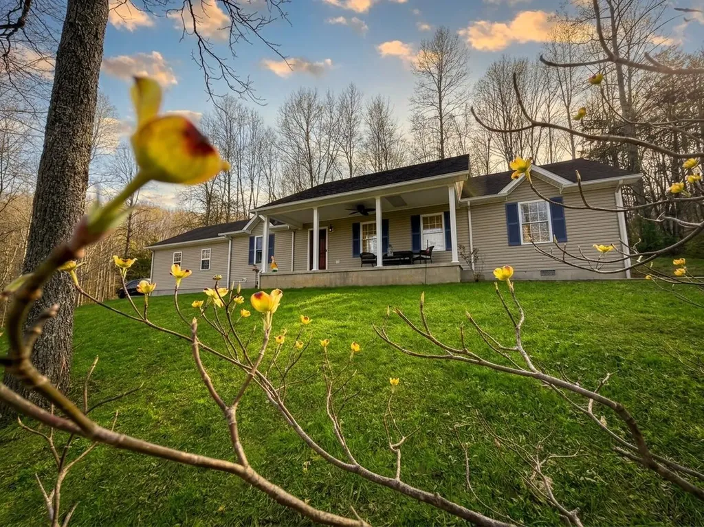 2563 Schoolhouse Hill Road Mt Vernon KY 40456