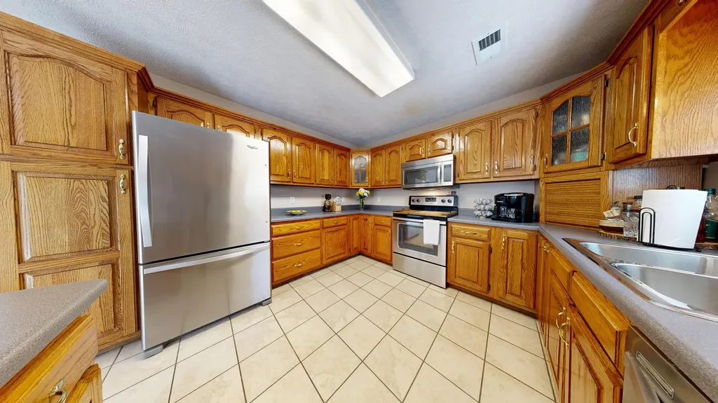 2563 Schoolhouse Hill Road Mt Vernon KY 40456