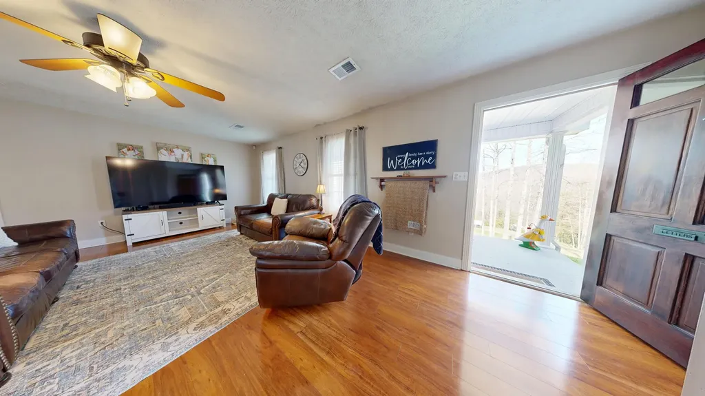 2563 Schoolhouse Hill Road Mt Vernon KY 40456