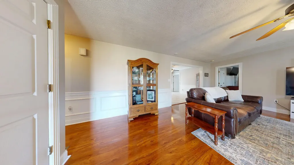 2563 Schoolhouse Hill Road Mt Vernon KY 40456