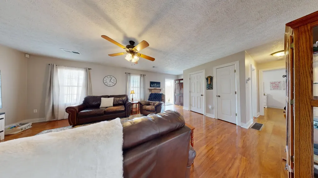 2563 Schoolhouse Hill Road Mt Vernon KY 40456