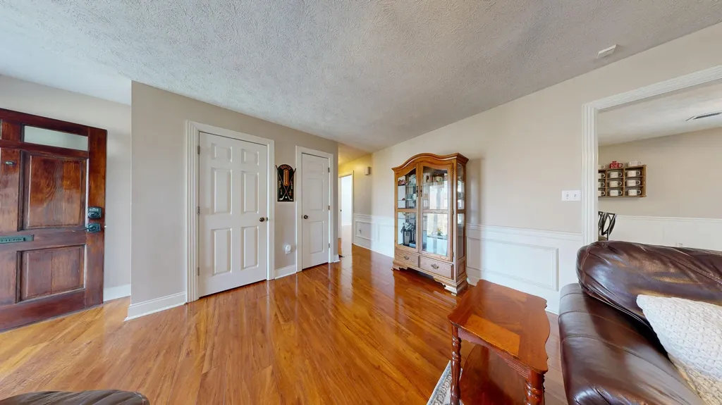 2563 Schoolhouse Hill Road Mt Vernon KY 40456