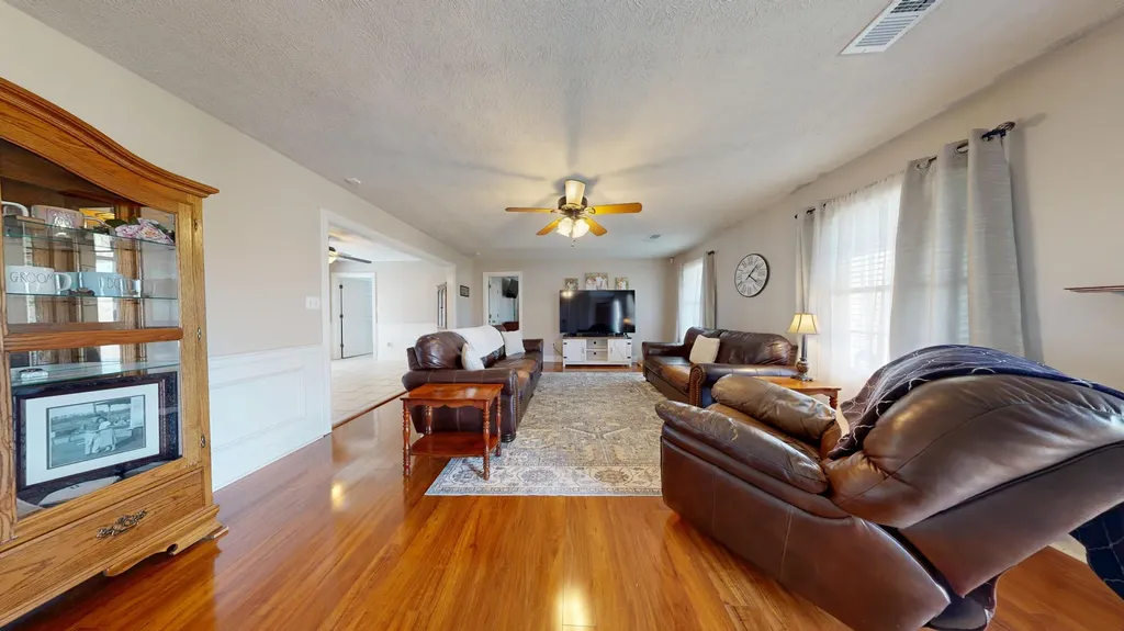 2563 Schoolhouse Hill Road Mt Vernon KY 40456