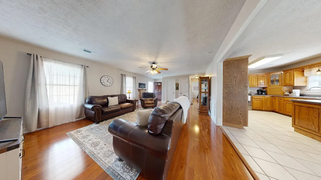 2563 Schoolhouse Hill Road Mt Vernon KY 40456