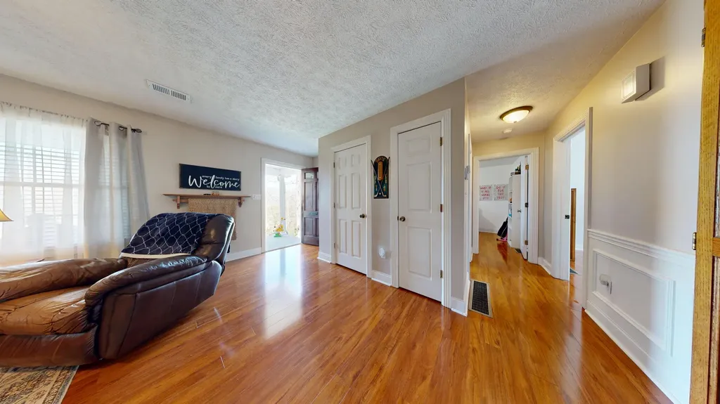 2563 Schoolhouse Hill Road Mt Vernon KY 40456