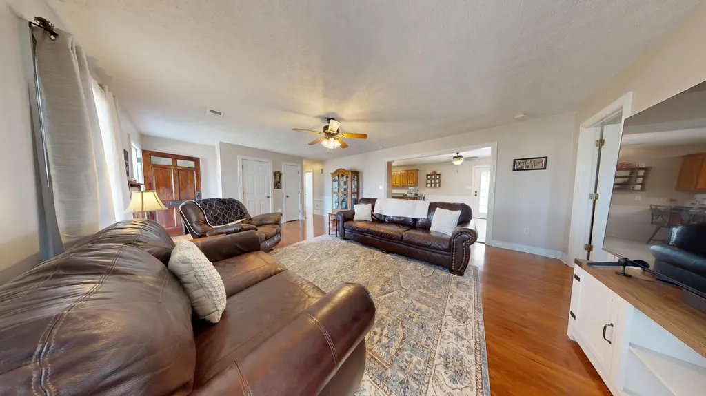 2563 Schoolhouse Hill Road Mt Vernon KY 40456