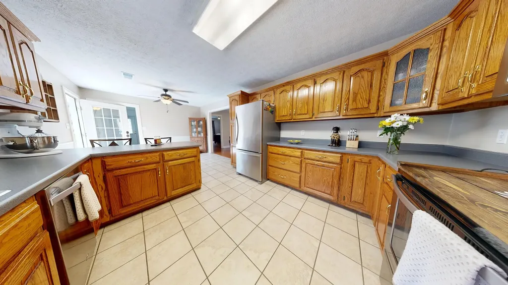 2563 Schoolhouse Hill Road Mt Vernon KY 40456