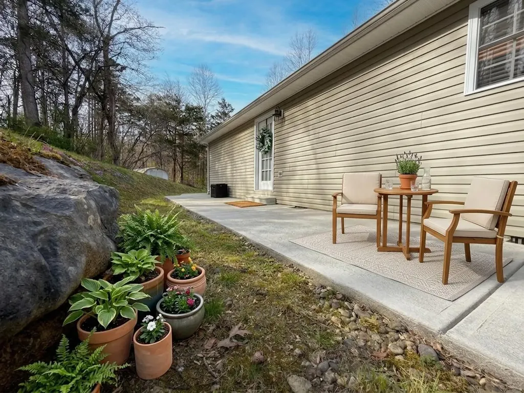 2563 Schoolhouse Hill Road Mt Vernon KY 40456