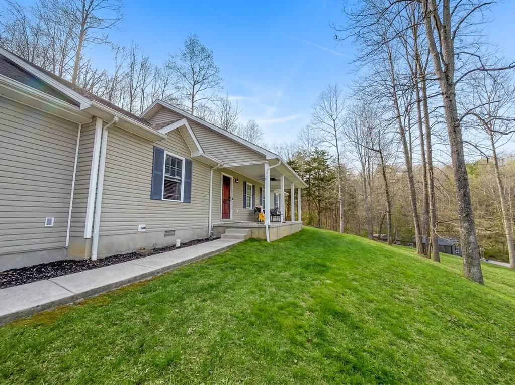 2563 Schoolhouse Hill Road Mt Vernon KY 40456