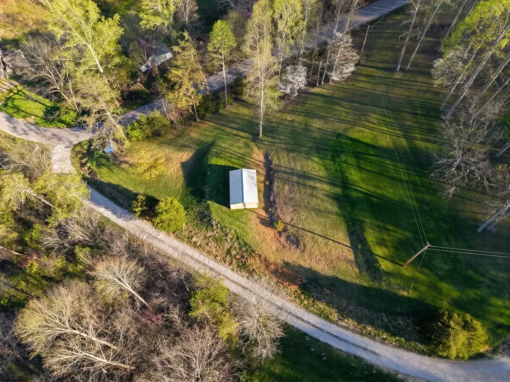 2563 Schoolhouse Hill Road Mt Vernon KY 40456