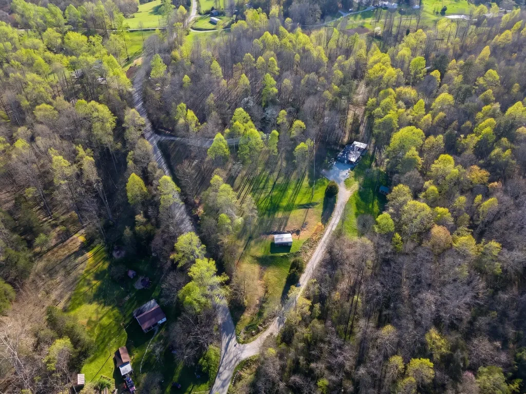 2563 Schoolhouse Hill Road Mt Vernon KY 40456