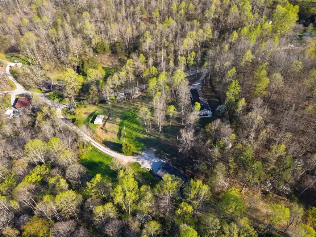 2563 Schoolhouse Hill Road Mt Vernon KY 40456