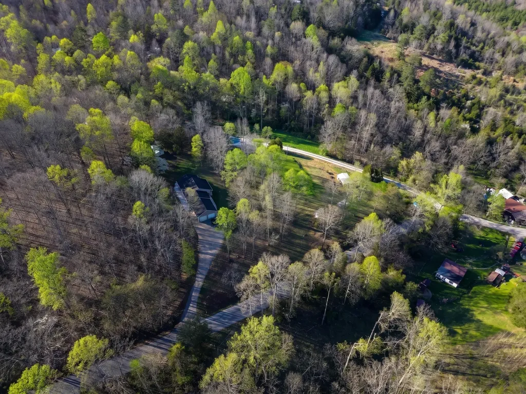 2563 Schoolhouse Hill Road Mt Vernon KY 40456