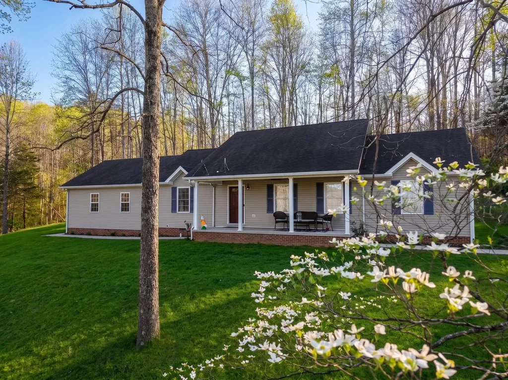 2563 Schoolhouse Hill Road Mt Vernon KY 40456