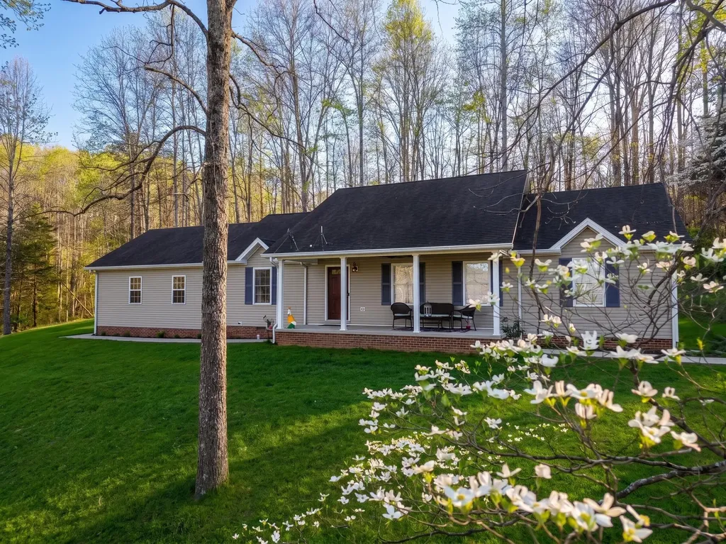2563 Schoolhouse Hill Road Mt Vernon KY 40456