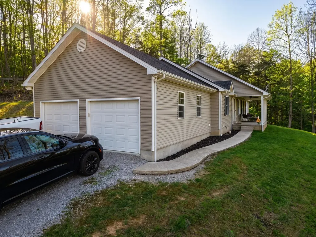 2563 Schoolhouse Hill Road Mt Vernon KY 40456
