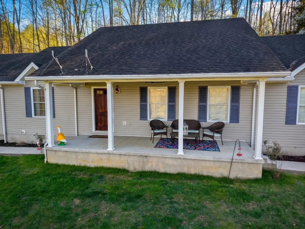 2563 Schoolhouse Hill Road Mt Vernon KY 40456