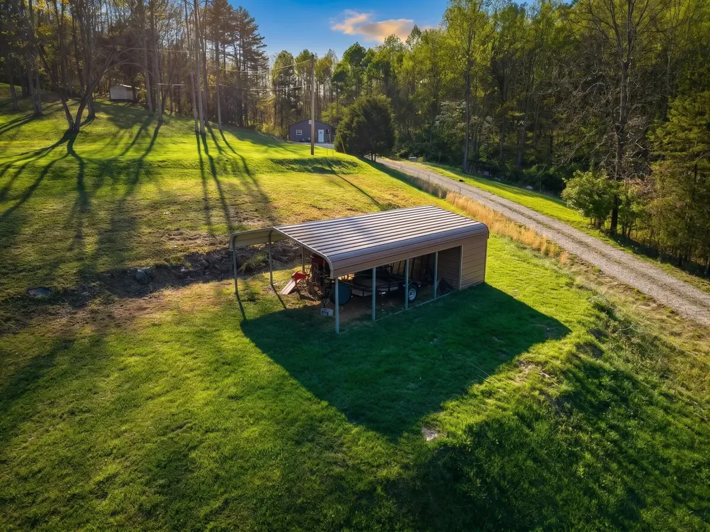 2563 Schoolhouse Hill Road Mt Vernon KY 40456