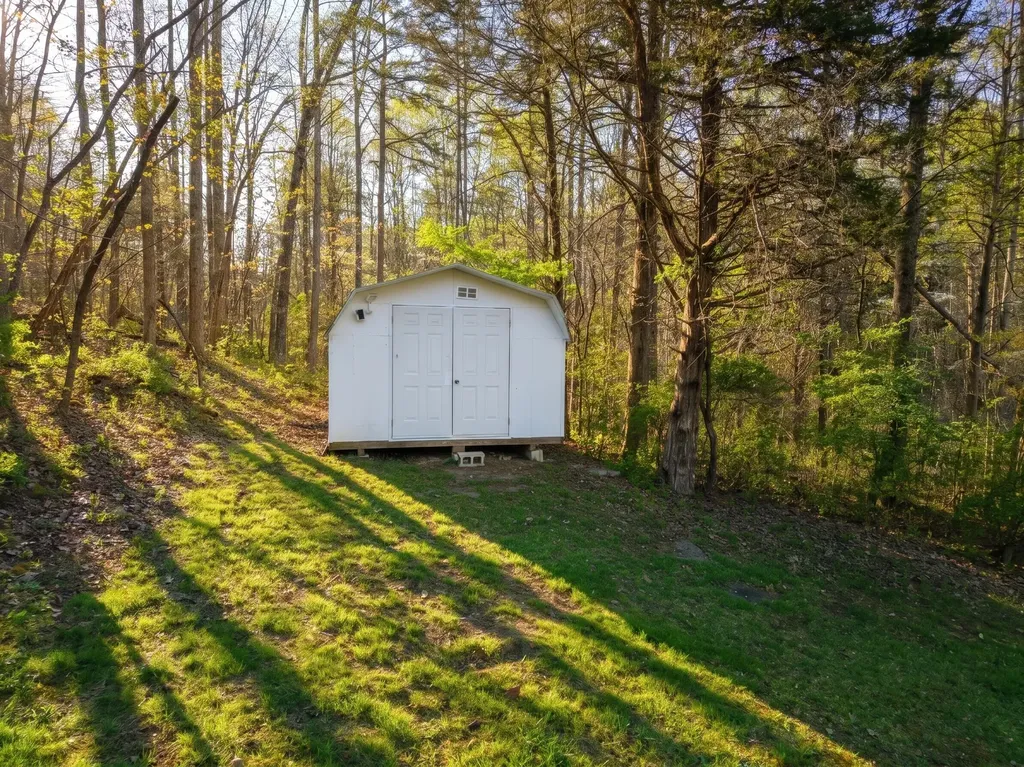2563 Schoolhouse Hill Road Mt Vernon KY 40456