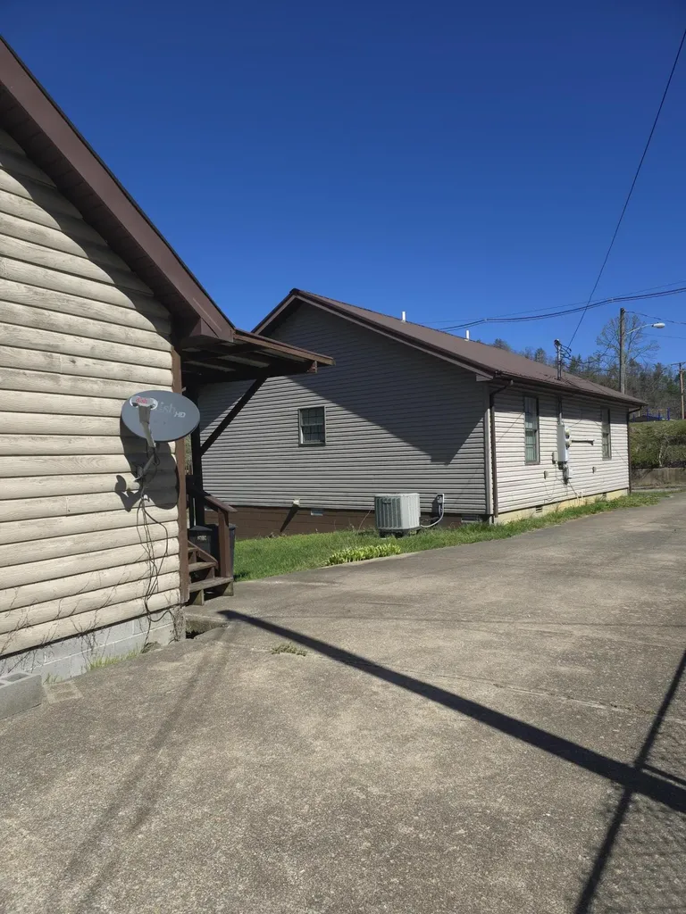 217 & 219 Elizabeth Drive Hazard KY 41701