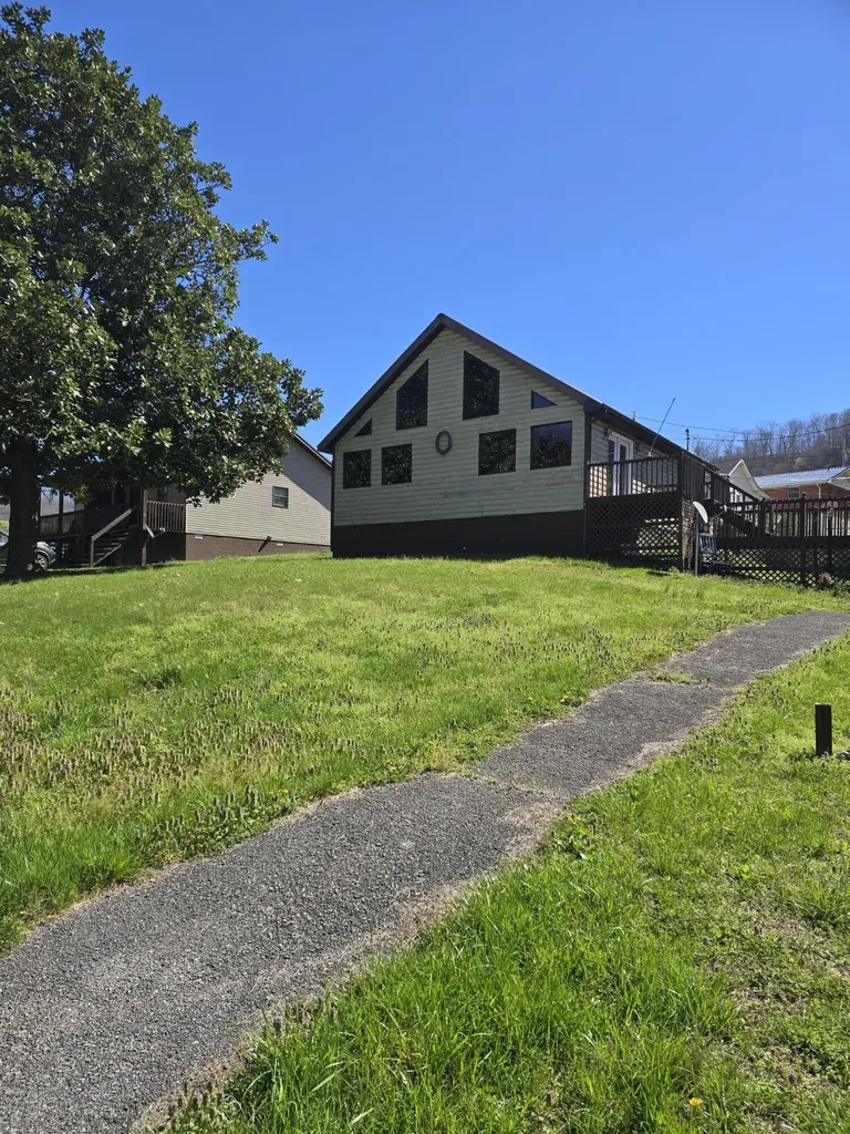 217 & 219 Elizabeth Drive Hazard KY 41701