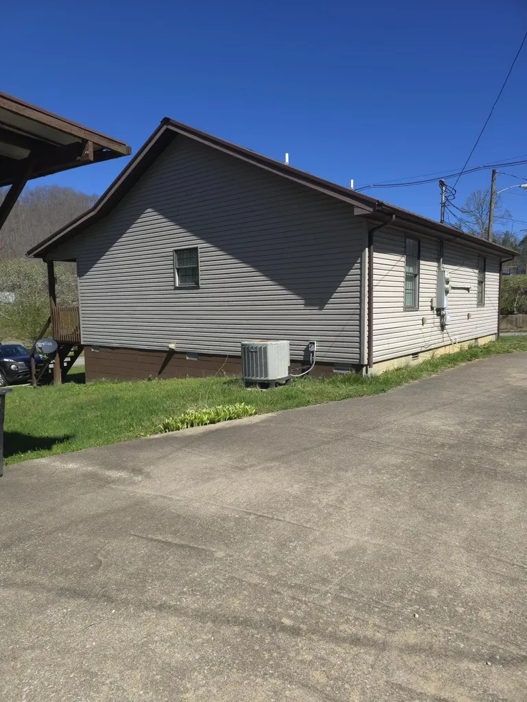 217 & 219 Elizabeth Drive Hazard KY 41701
