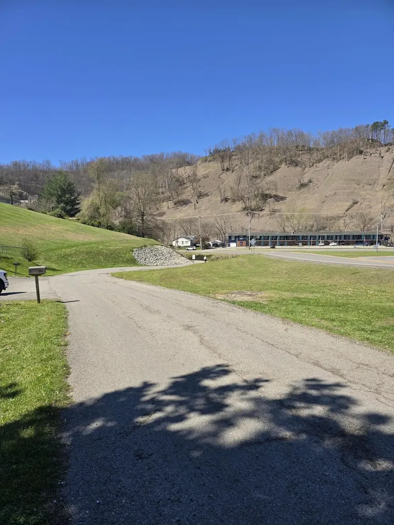 217 & 219 Elizabeth Drive Hazard KY 41701