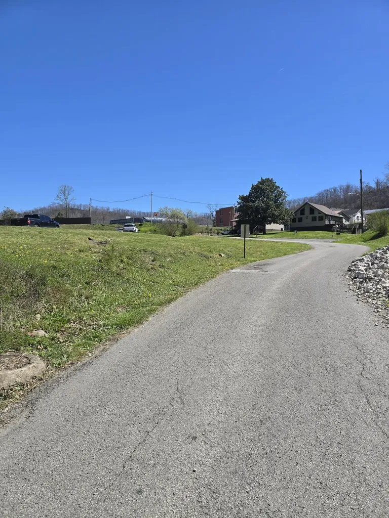 217 & 219 Elizabeth Drive Hazard KY 41701