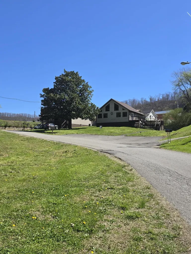 217 & 219 Elizabeth Drive Hazard KY 41701