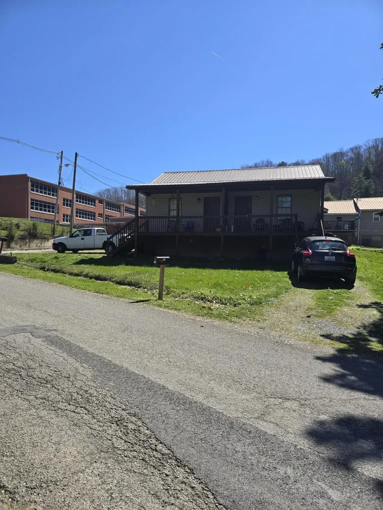 217 & 219 Elizabeth Drive Hazard KY 41701