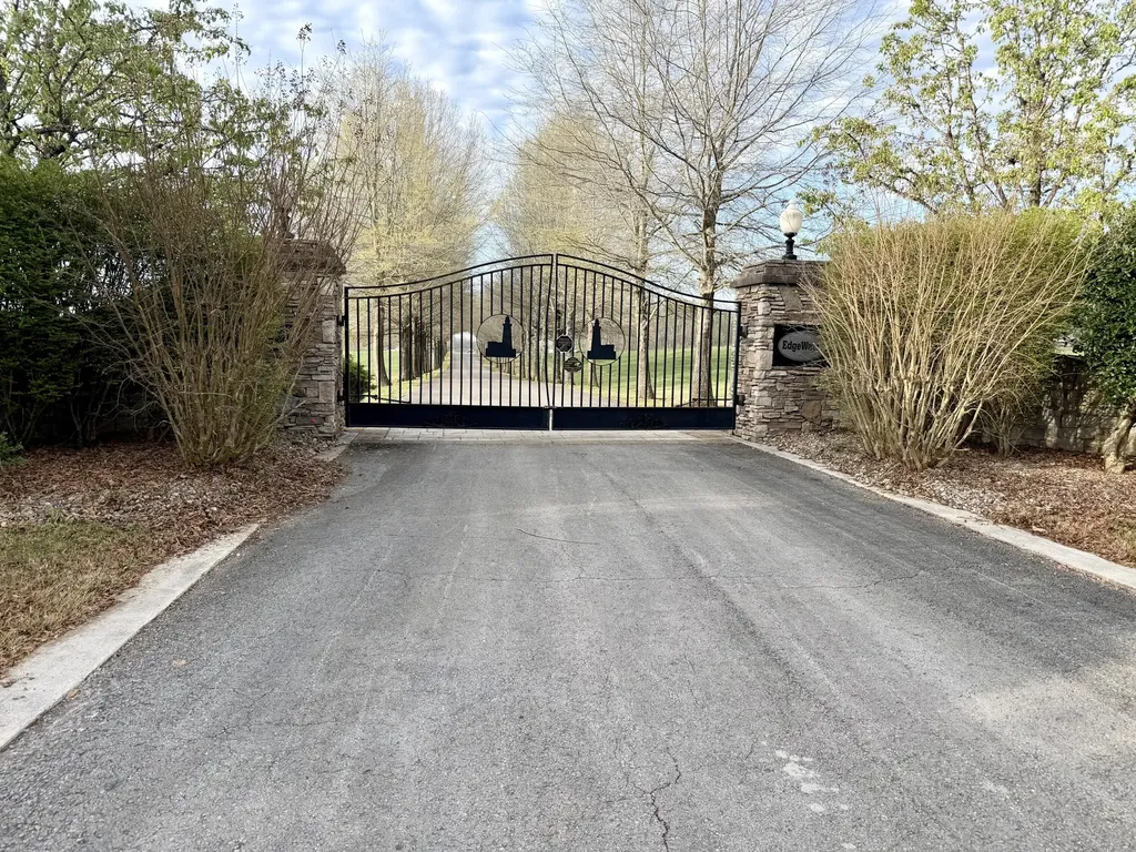 541 Beacon Street Russell Springs KY 42642