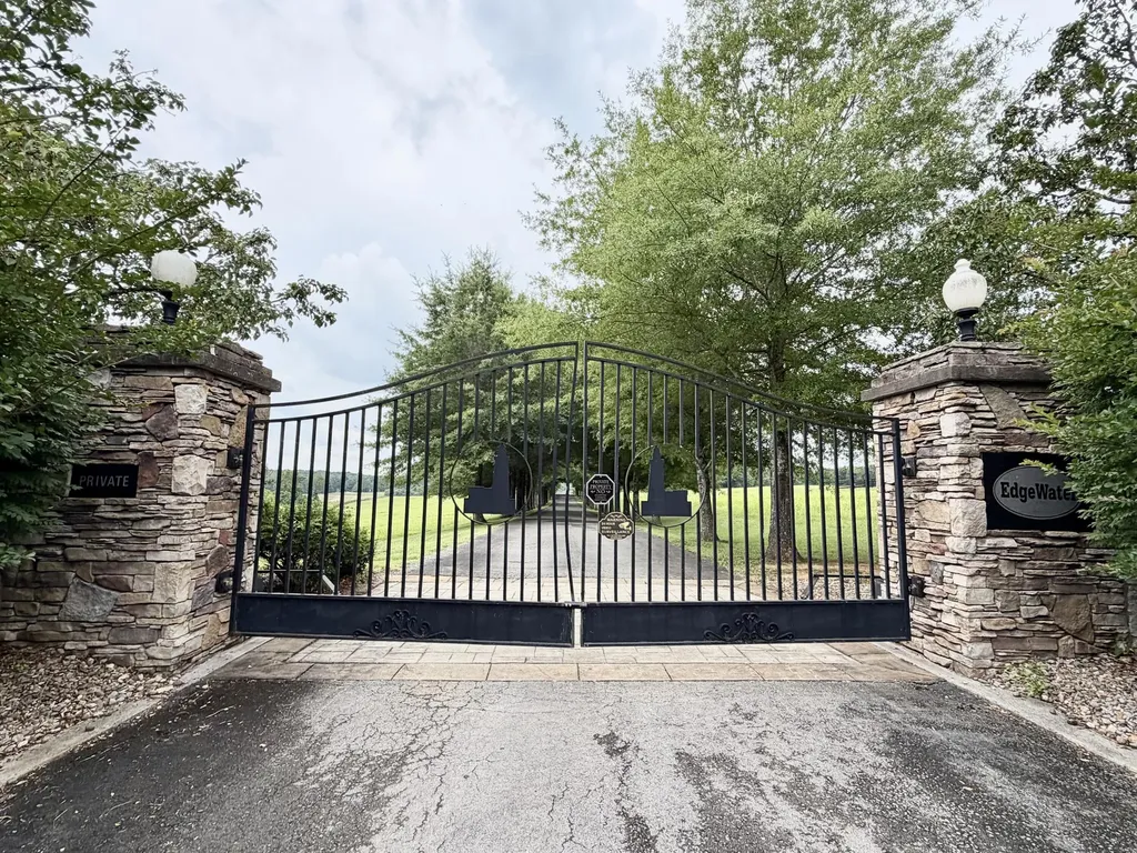 541 Beacon Street Russell Springs KY 42642
