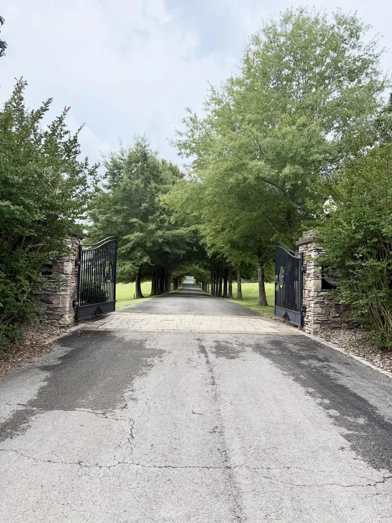 541 Beacon Street Russell Springs KY 42642