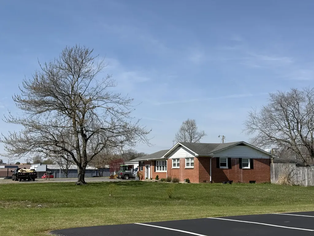 286 E Steve Wariner Drive Russell Springs KY 42642