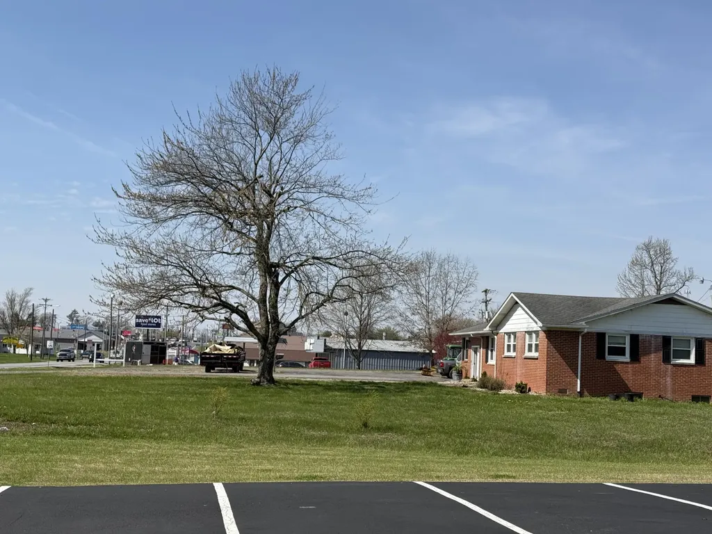 286 E Steve Wariner Drive Russell Springs KY 42642