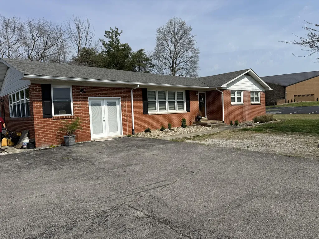 286 E Steve Wariner Drive Russell Springs KY 42642