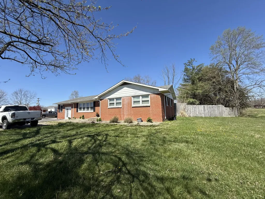 286 E Steve Wariner Drive Russell Springs KY 42642