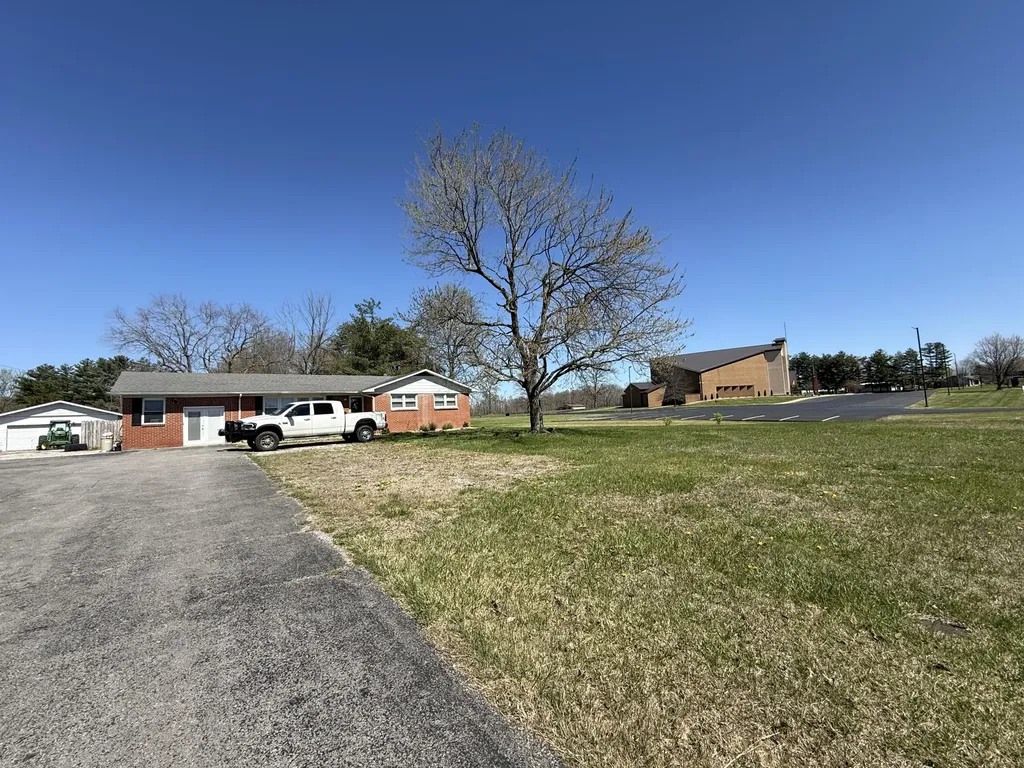 286 E Steve Wariner Drive Russell Springs KY 42642