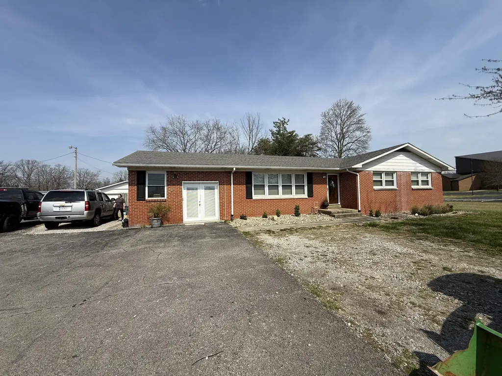 286 E Steve Wariner Drive Russell Springs KY 42642