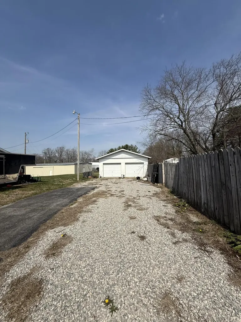 286 E Steve Wariner Drive Russell Springs KY 42642