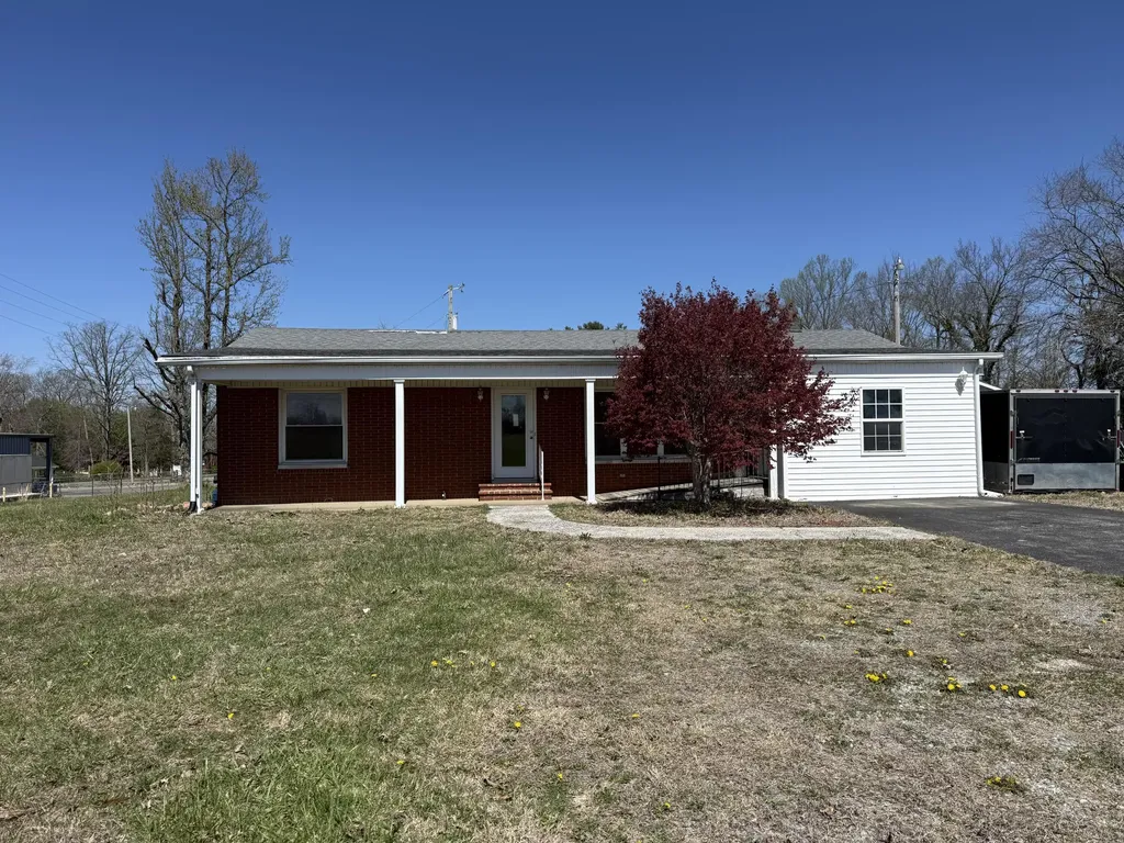 262 E Steve Wariner Drive Russell Springs KY 42642