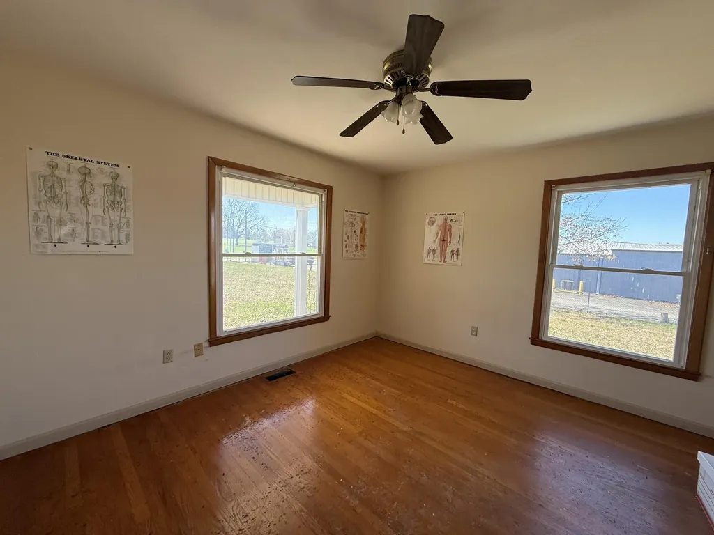 262 E Steve Wariner Drive Russell Springs KY 42642