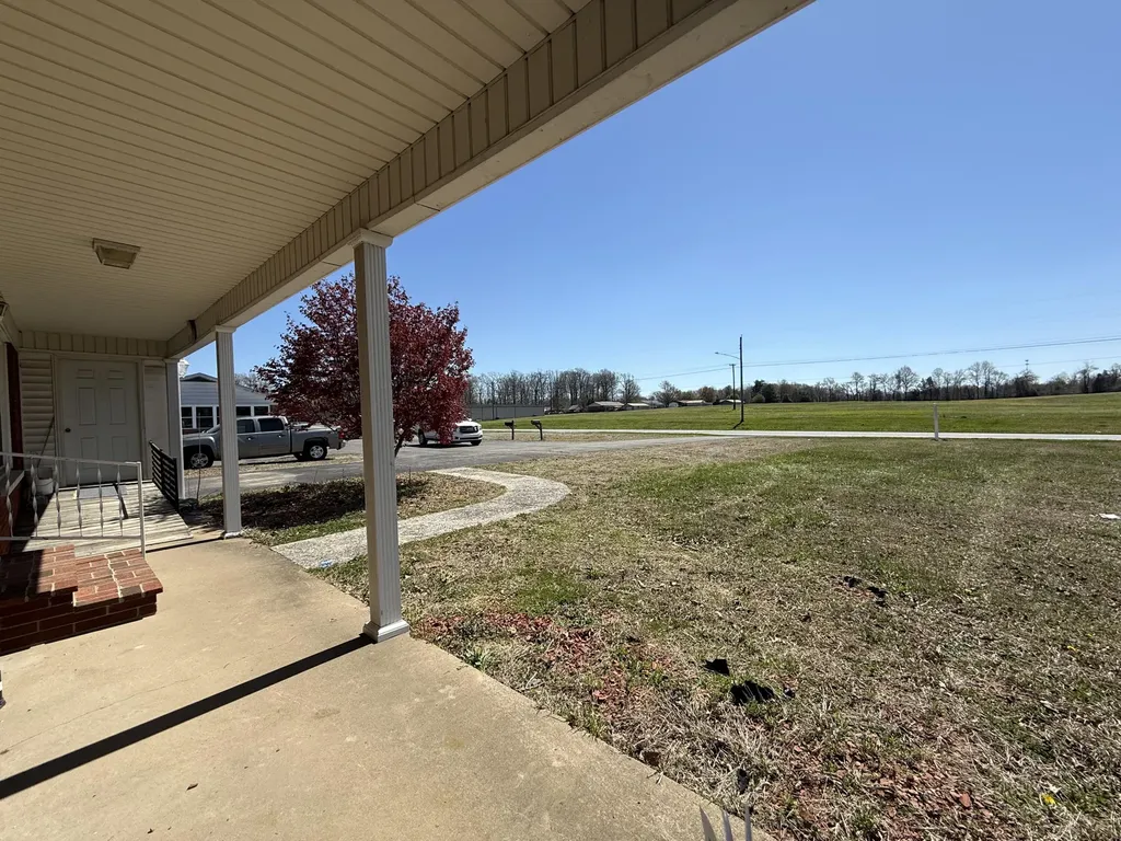 262 E Steve Wariner Drive Russell Springs KY 42642