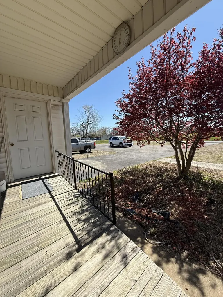 262 E Steve Wariner Drive Russell Springs KY 42642