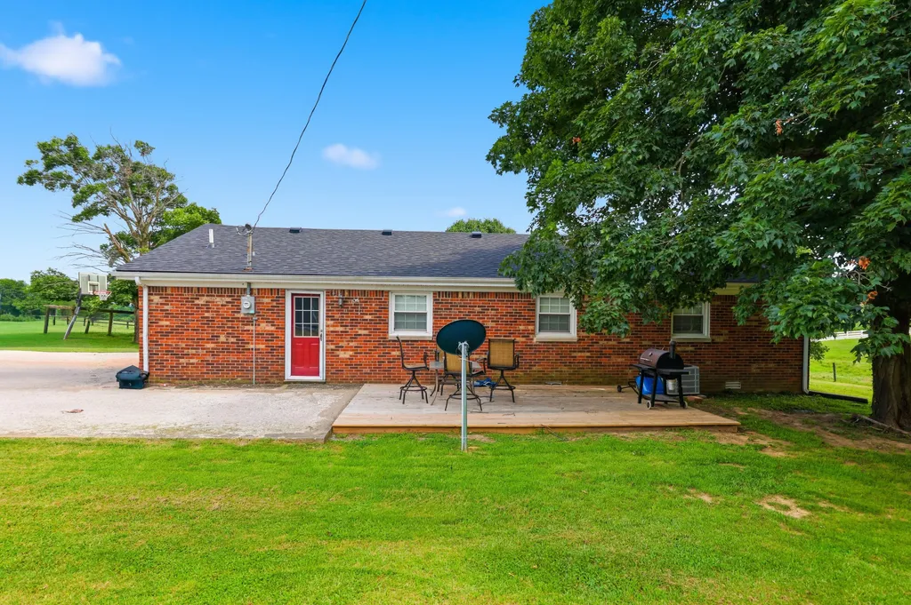 325 Goodlett Road Salvisa KY 40372