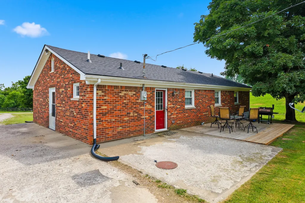325 Goodlett Road Salvisa KY 40372
