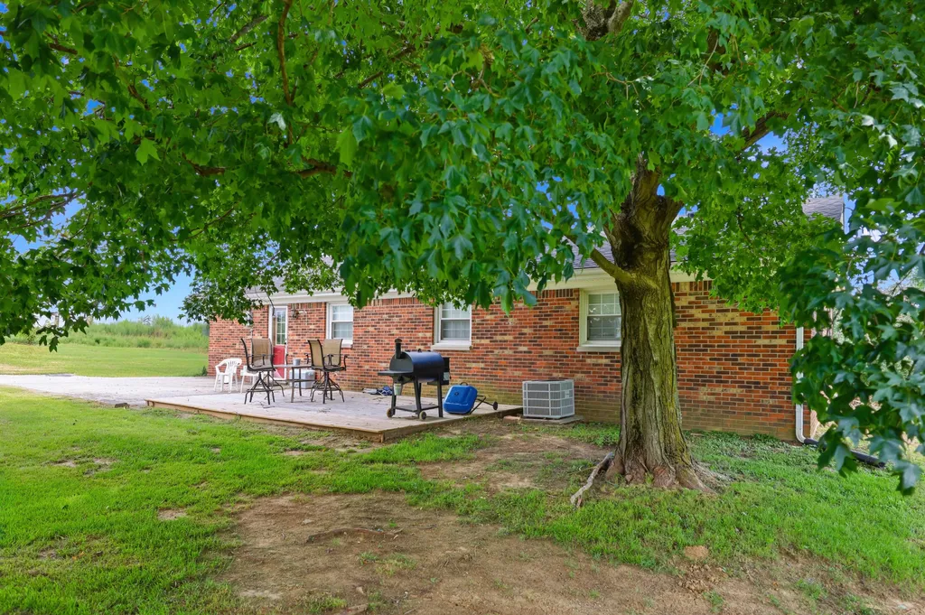 325 Goodlett Road Salvisa KY 40372