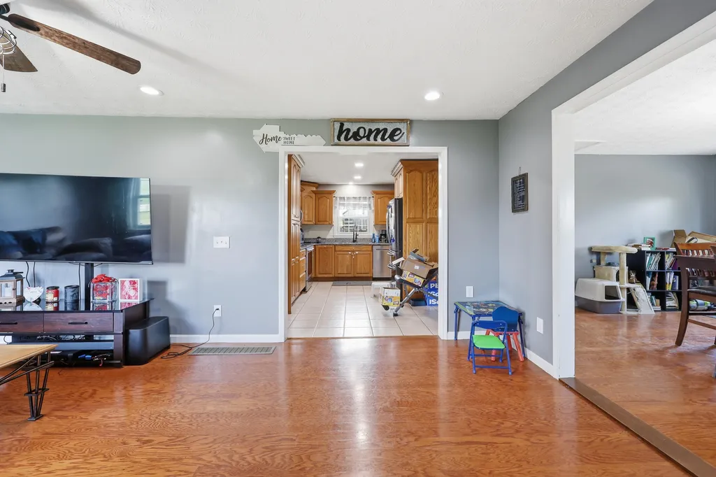325 Goodlett Road Salvisa KY 40372